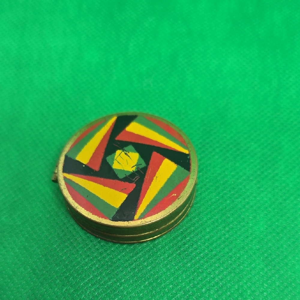 Colorful Geometric Compact